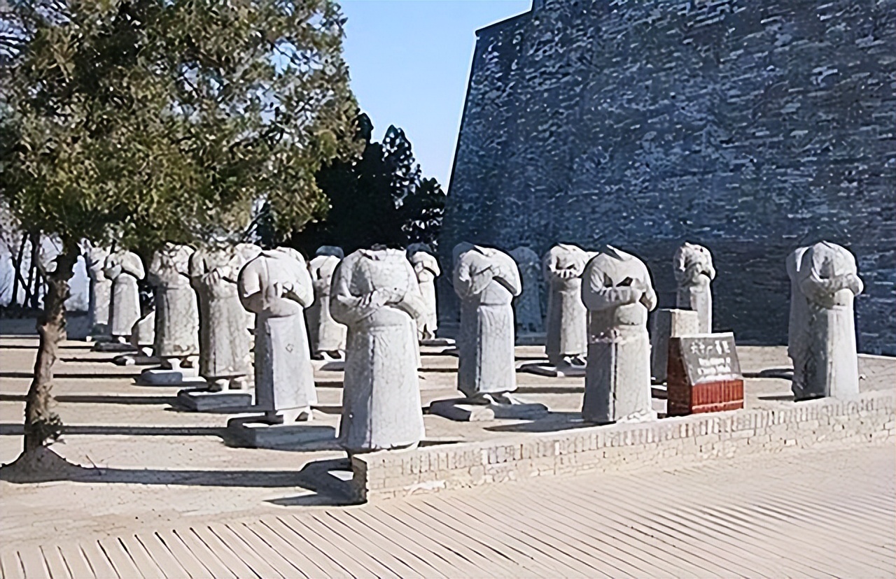 Bí ẩn 61 tượng đá không đầu trước lăng mộ Võ Tắc Thiên!- Ảnh 3. Bí ẩn 61 tượng đá không đầu trước lăng mộ Võ Tắc Thiên!- Ảnh 3.